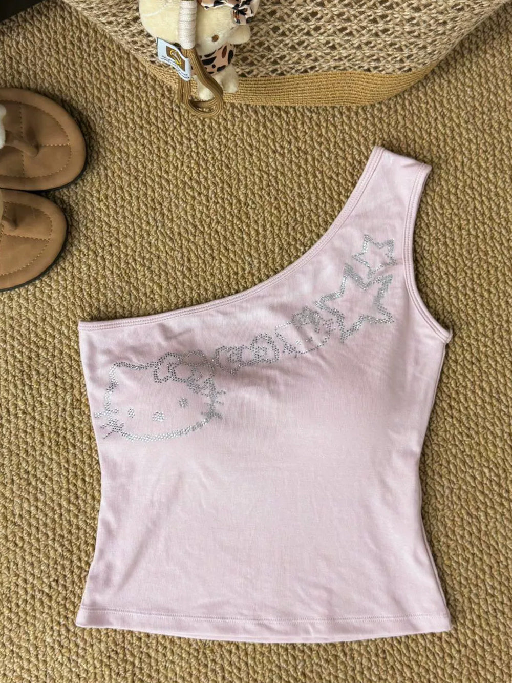 Hello Kitty rhinestone off-shoulder cropped vest | Off-shoulder versatile top