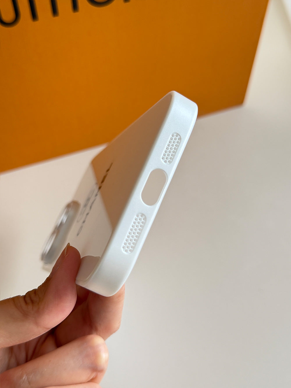 L series Phone case 2058 | Instantly Enlarges the Window (subject to the image)
