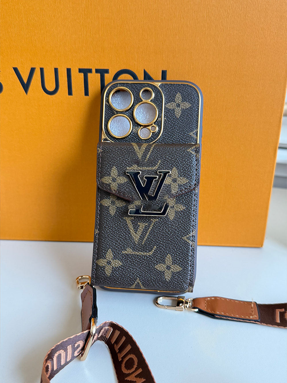 Lanyard phone case