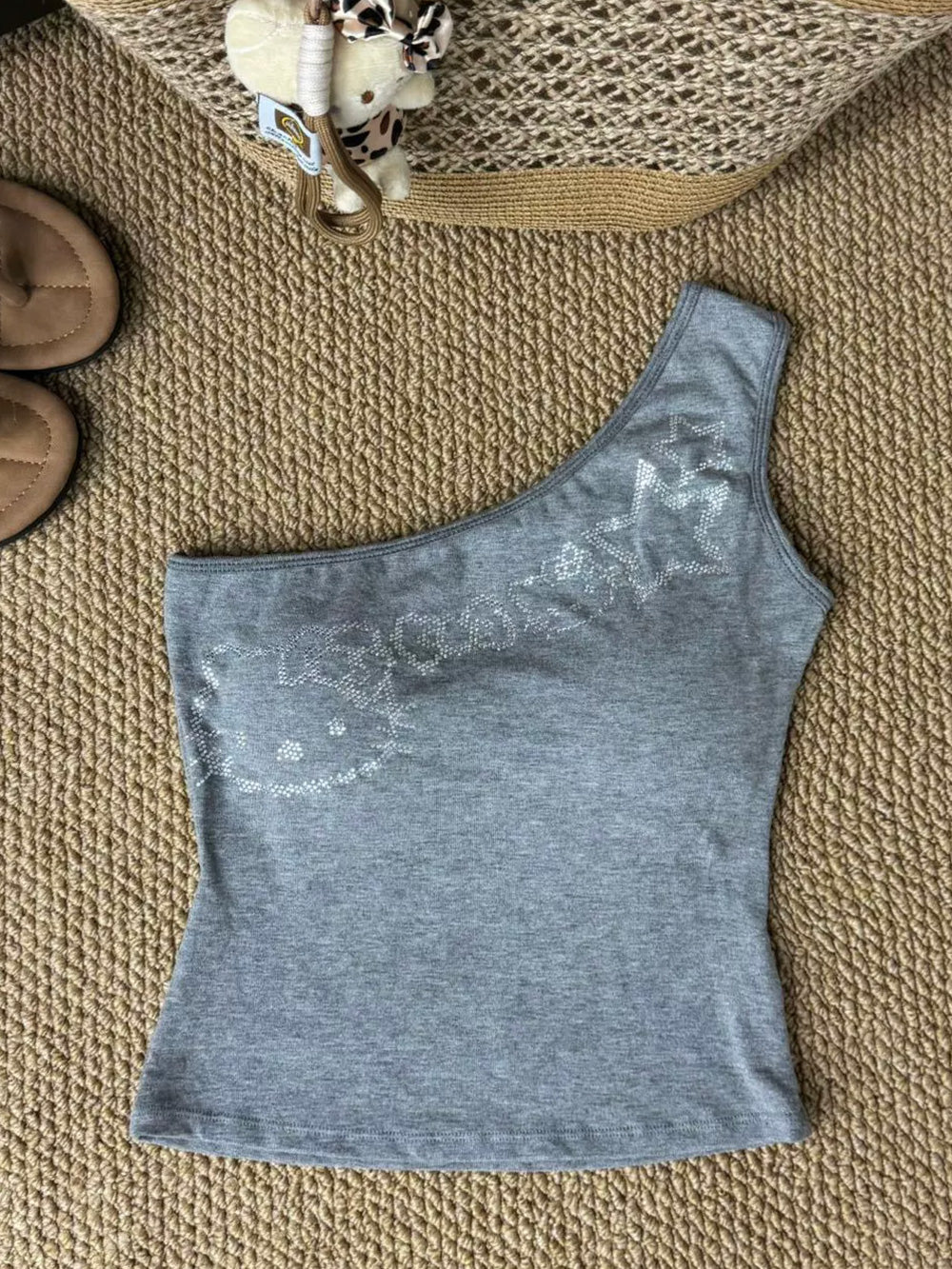 Hello Kitty rhinestone off-shoulder cropped vest | Off-shoulder versatile top