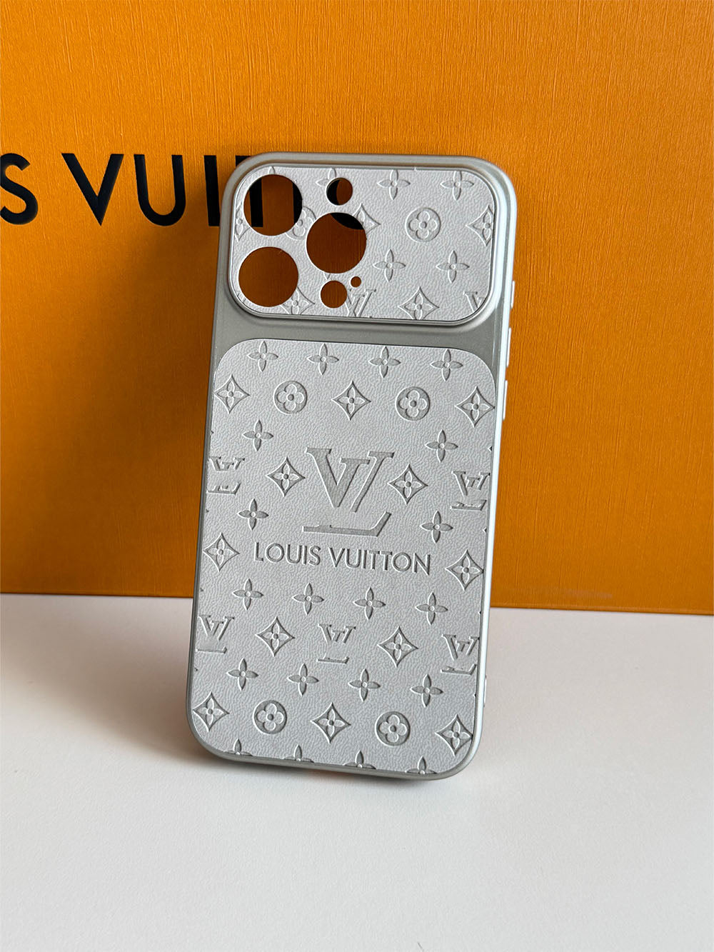 L series Phone case 2062 | Instantly Enlarges the Window (subject to the image)